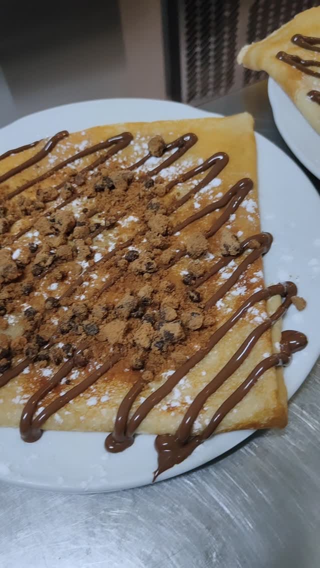 Post 5 by La Crème Creperie on Instagram (video)