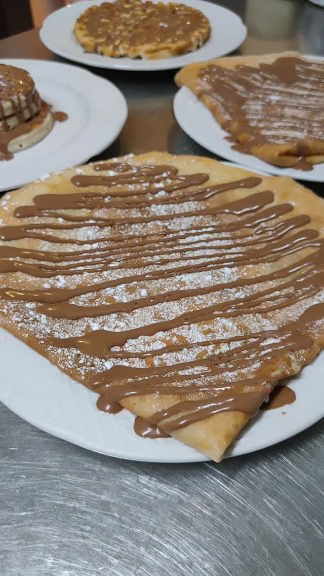Post 8 by La Crème Creperie on Instagram (video)