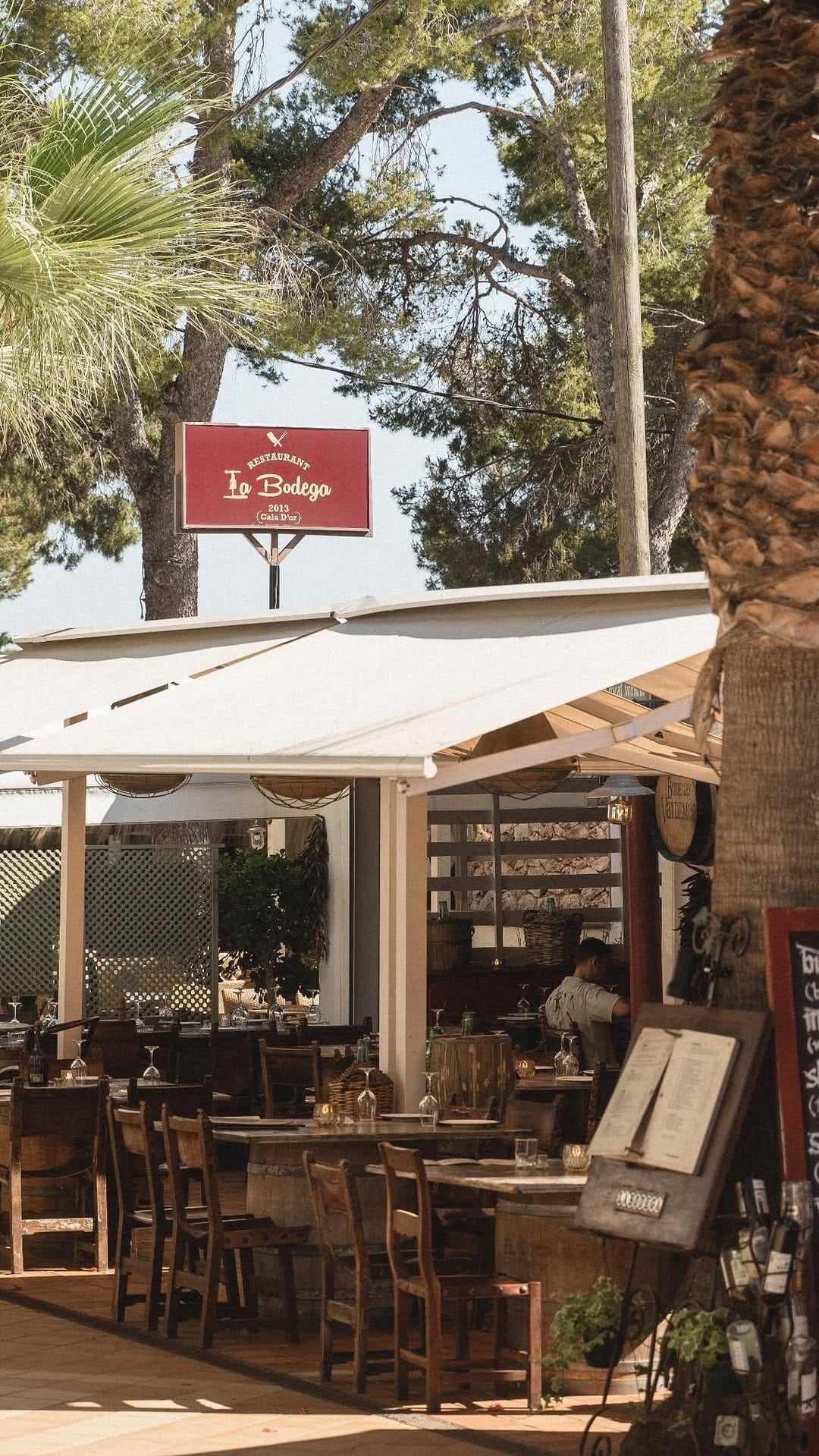 Post 4 by Restaurant and winebar La Bodega on Instagram (video)