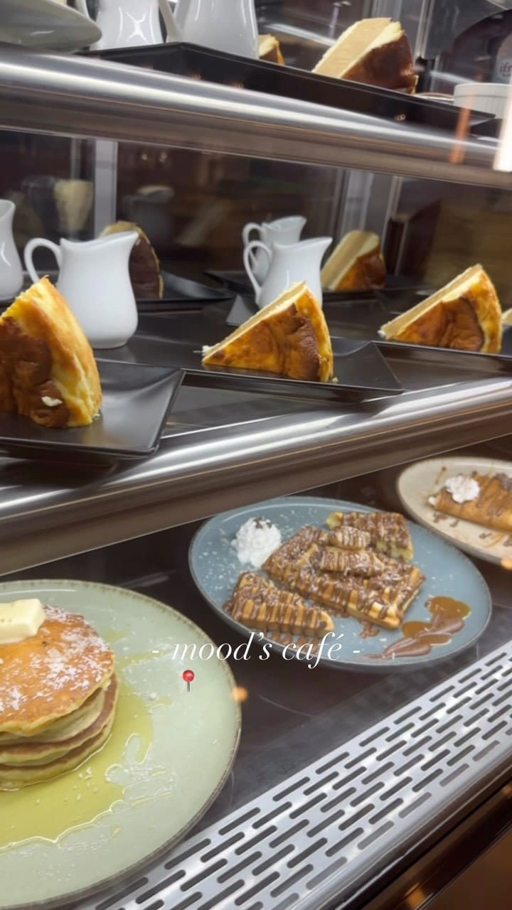 Post 10 by Mood’s café on Instagram (video)