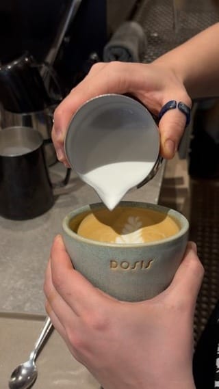 Post 5 by DOSIS CAFE on Instagram (video)