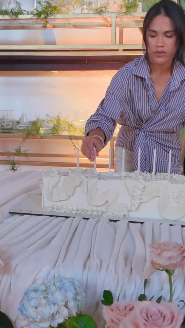 Post 4 by How Sweet 🍰🍥 on Instagram (video)