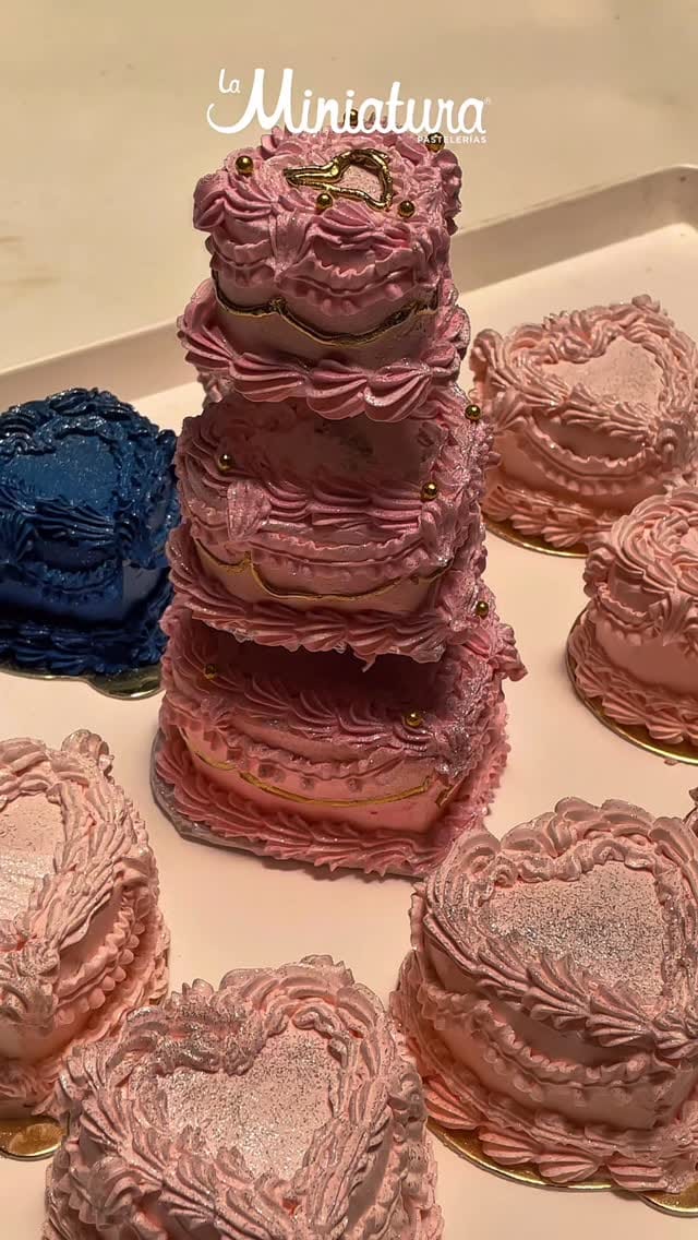 Post 9 by Pastelería La Miniatura on Instagram (video)