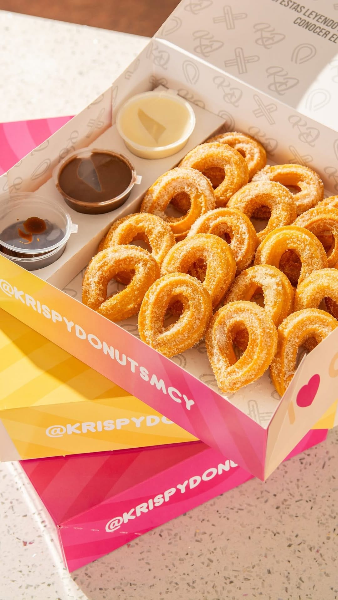 Post 5 by Krispy Donuts | Dulces - Tortas y mucho más. on Instagram (video)