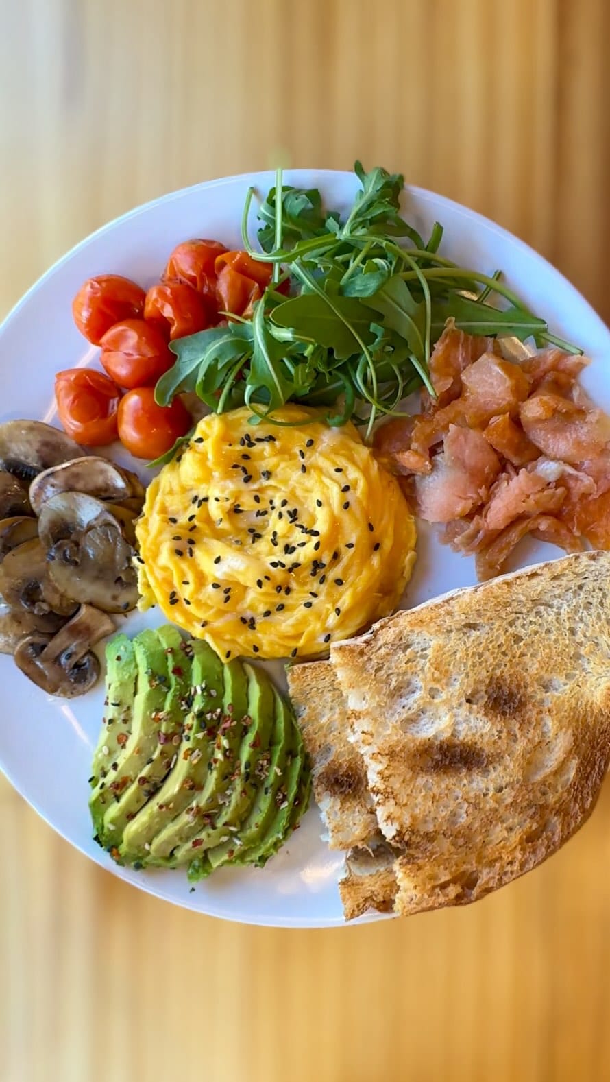 Post 8 by Amore Café Brunch Madrid on Instagram (video)