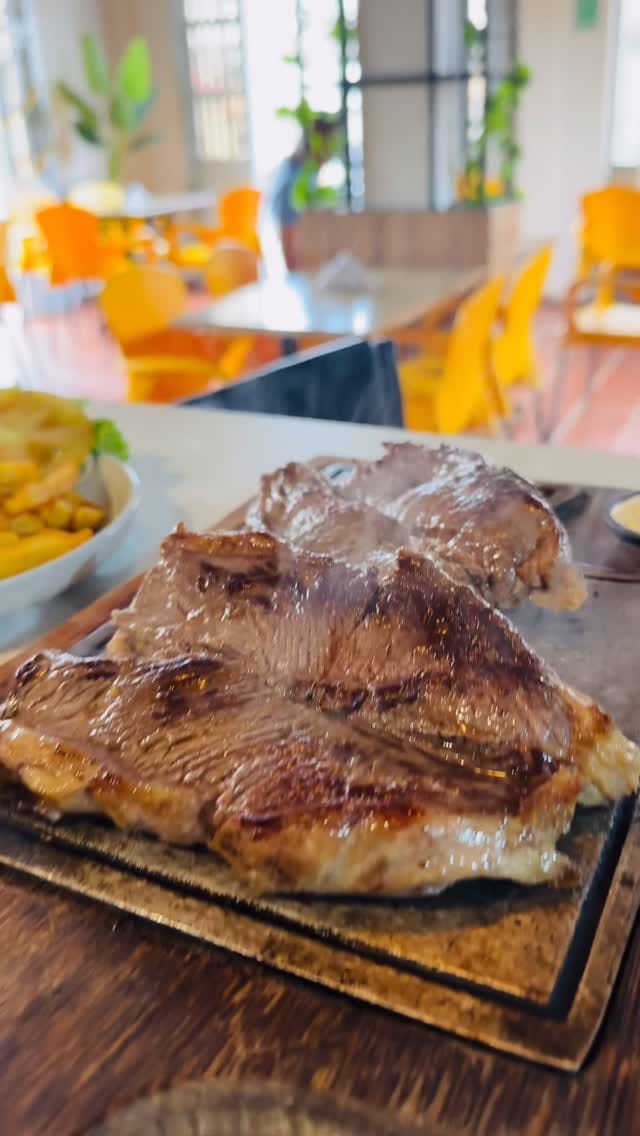 Post 3 by ChoriBurger & Drinks Ocaña on Instagram (video)