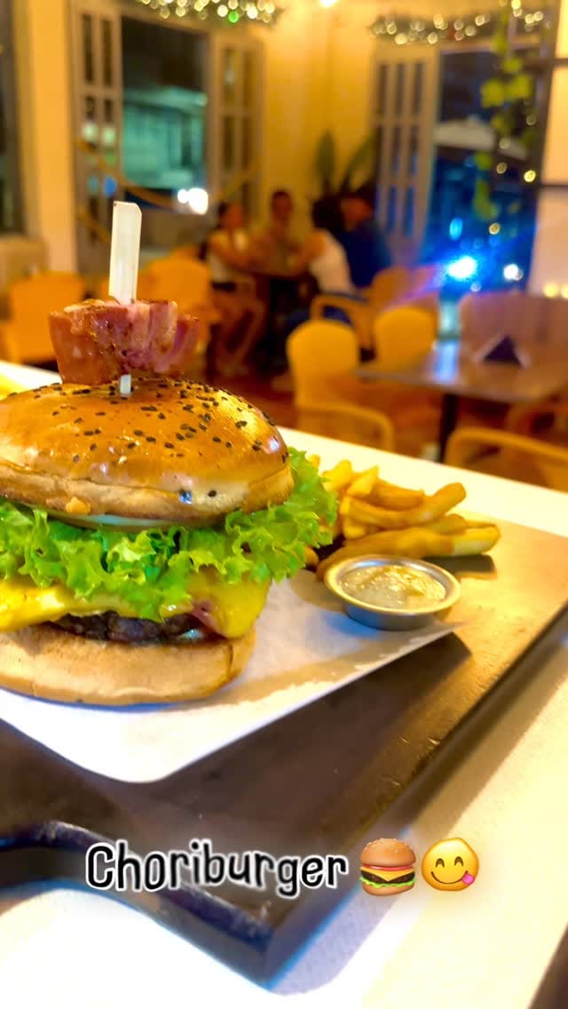 Post 8 by ChoriBurger & Drinks Ocaña on Instagram (video)