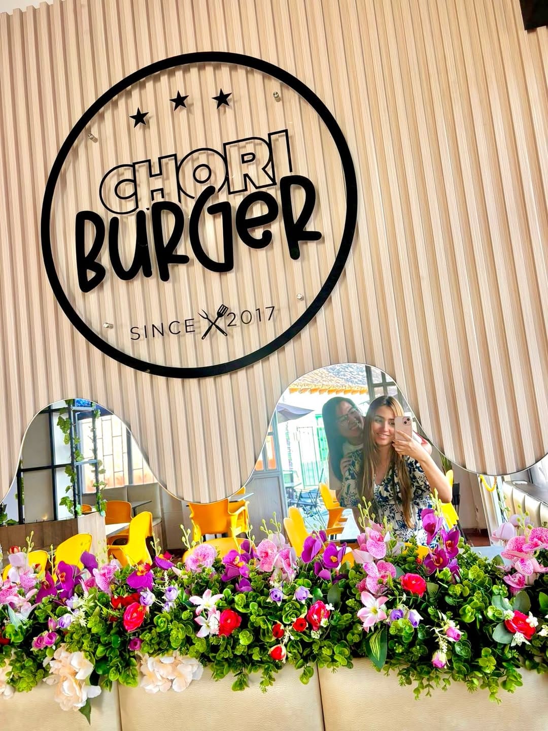 Post 5 by ChoriBurger & Drinks Ocaña on Instagram (image)