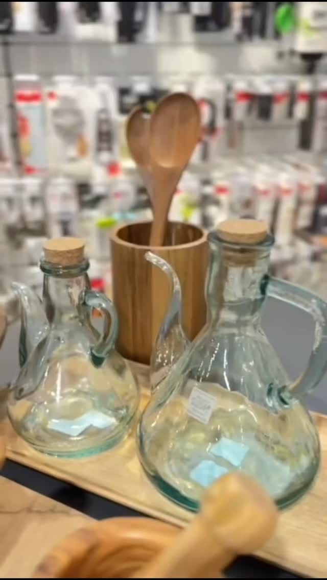 Post 5 by Cuinetes Cook Shop on Instagram (video)