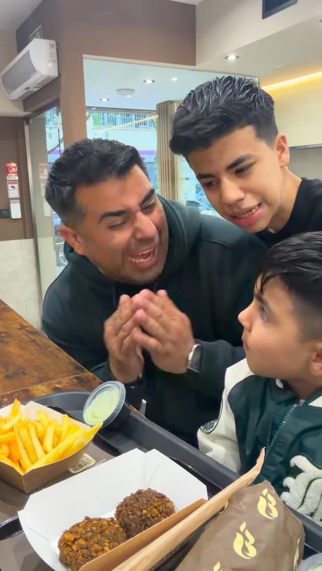 Post 7 by El Libanes Shawarma on Instagram (video)