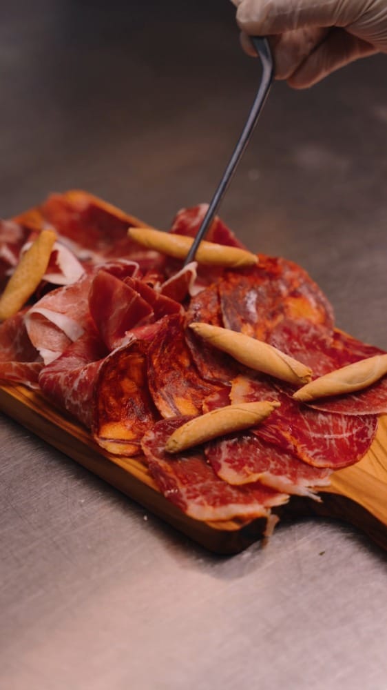 Post 7 by 20° RESTOBAR on Instagram (video)