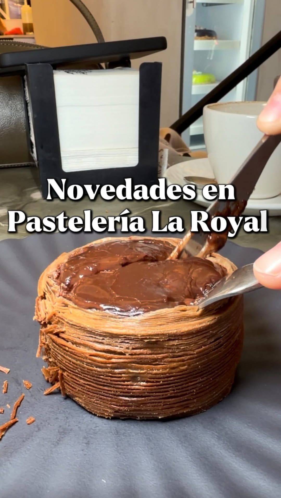 Post 1 by Pasteleria Royal on Instagram (video)