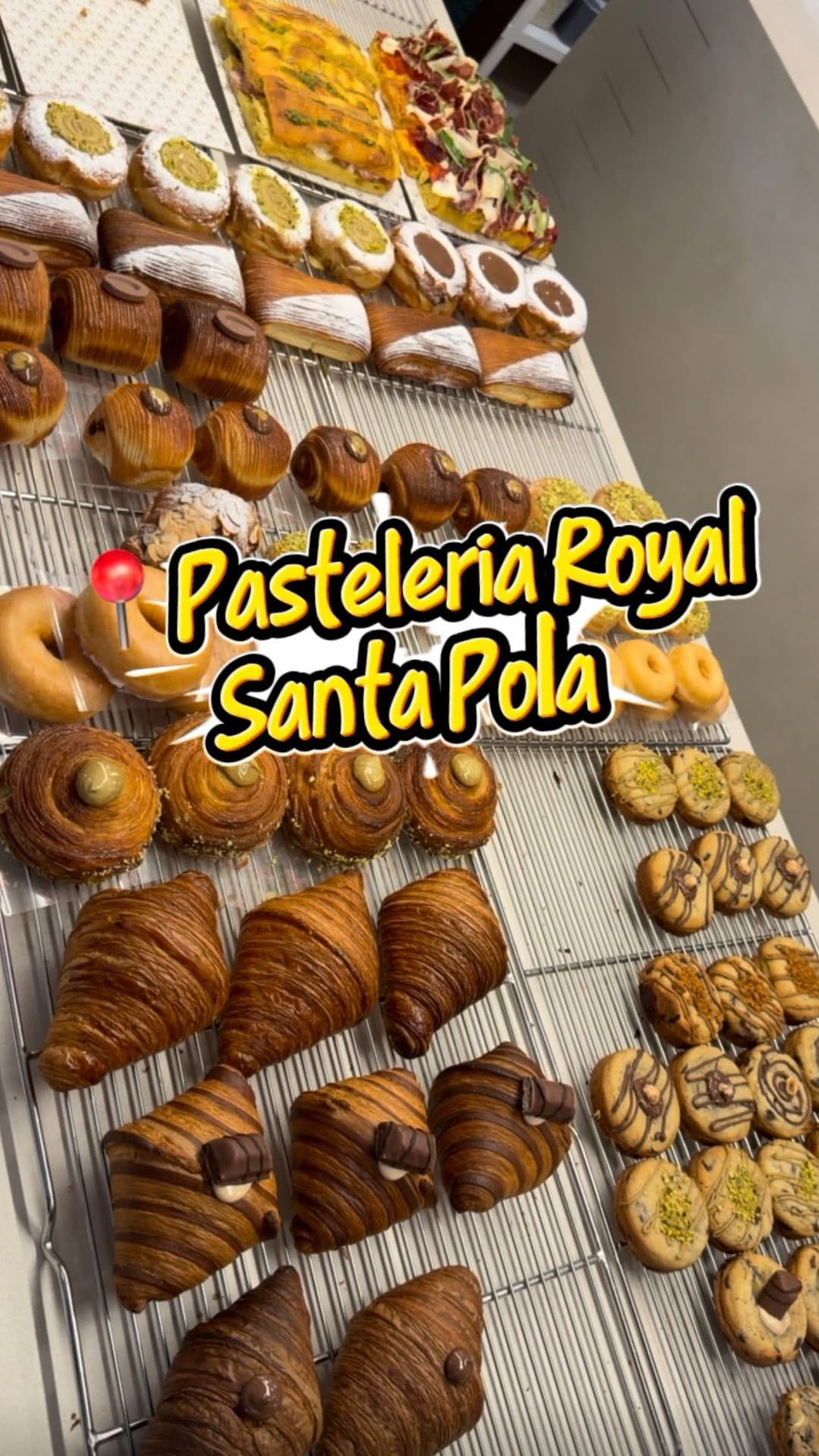 Post 8 by Pasteleria Royal on Instagram (video)