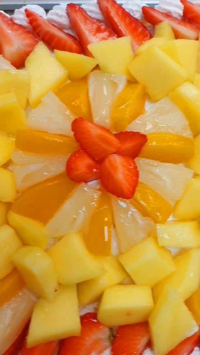 Post 5 by pasteleriayassma on Instagram (video)