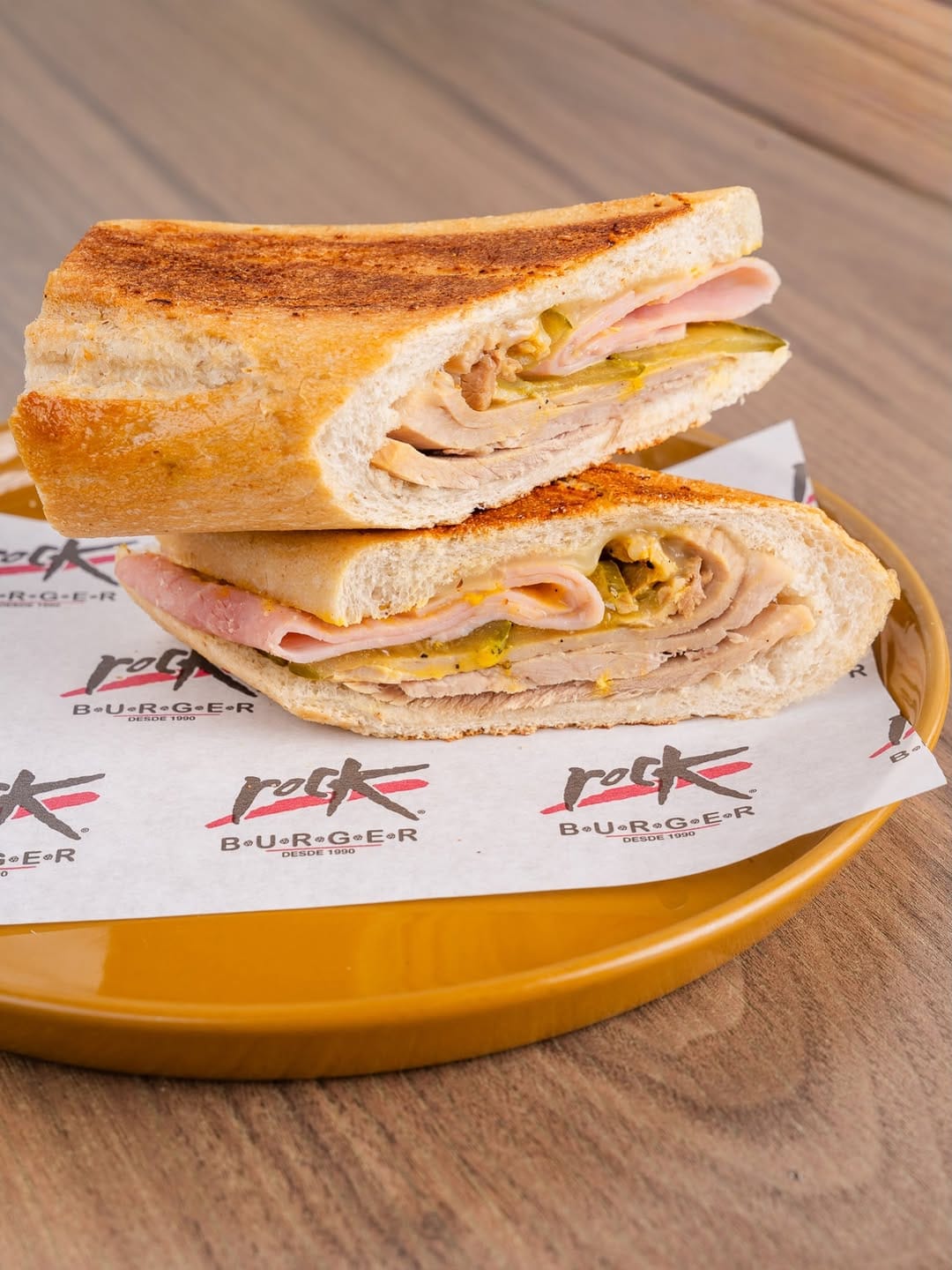 Post 2 by Rock Burger Panamá | Burgers, Sandwiches y Más on Instagram (carousel)
