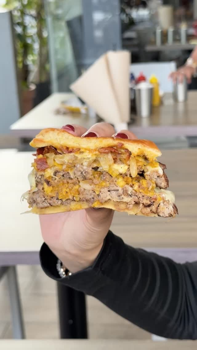 Post 9 by Rock Burger Panamá | Burgers, Sandwiches y Más on Instagram (video)