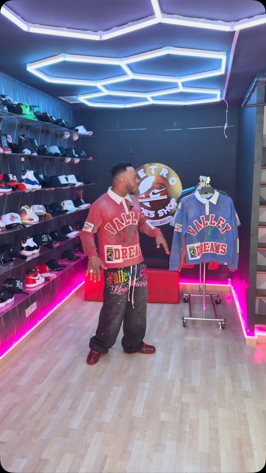 Post 6 by RETRO SHOES SHOP on Instagram (video)