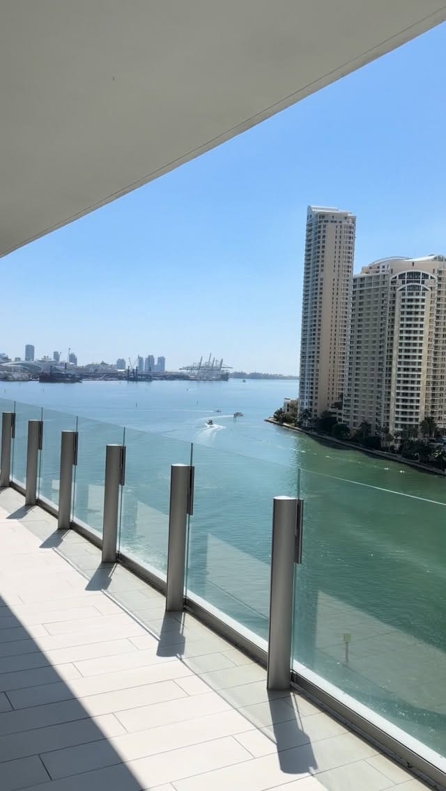Post 10 by Isabella Biernacka on Instagram (video)
