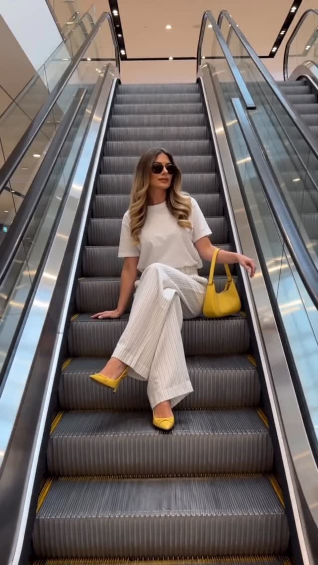 Post 4 by Lizzie Perrins on Instagram (video)