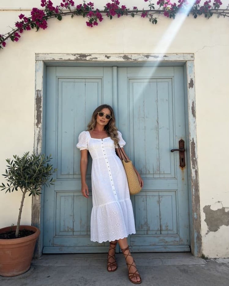 Post 6 by Lizzie Perrins on Instagram (image)