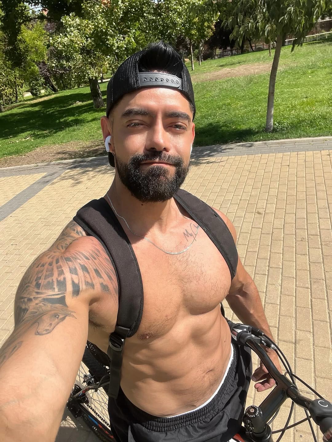 Post 4 by Bobby Vides on Instagram (image)
