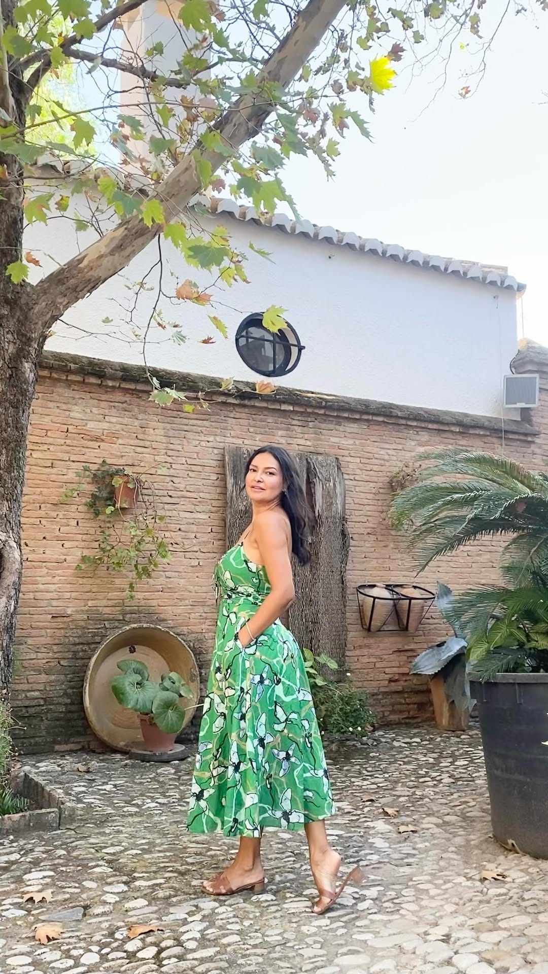 Post 4 by LUCÍA ALLENDE on Instagram (video)
