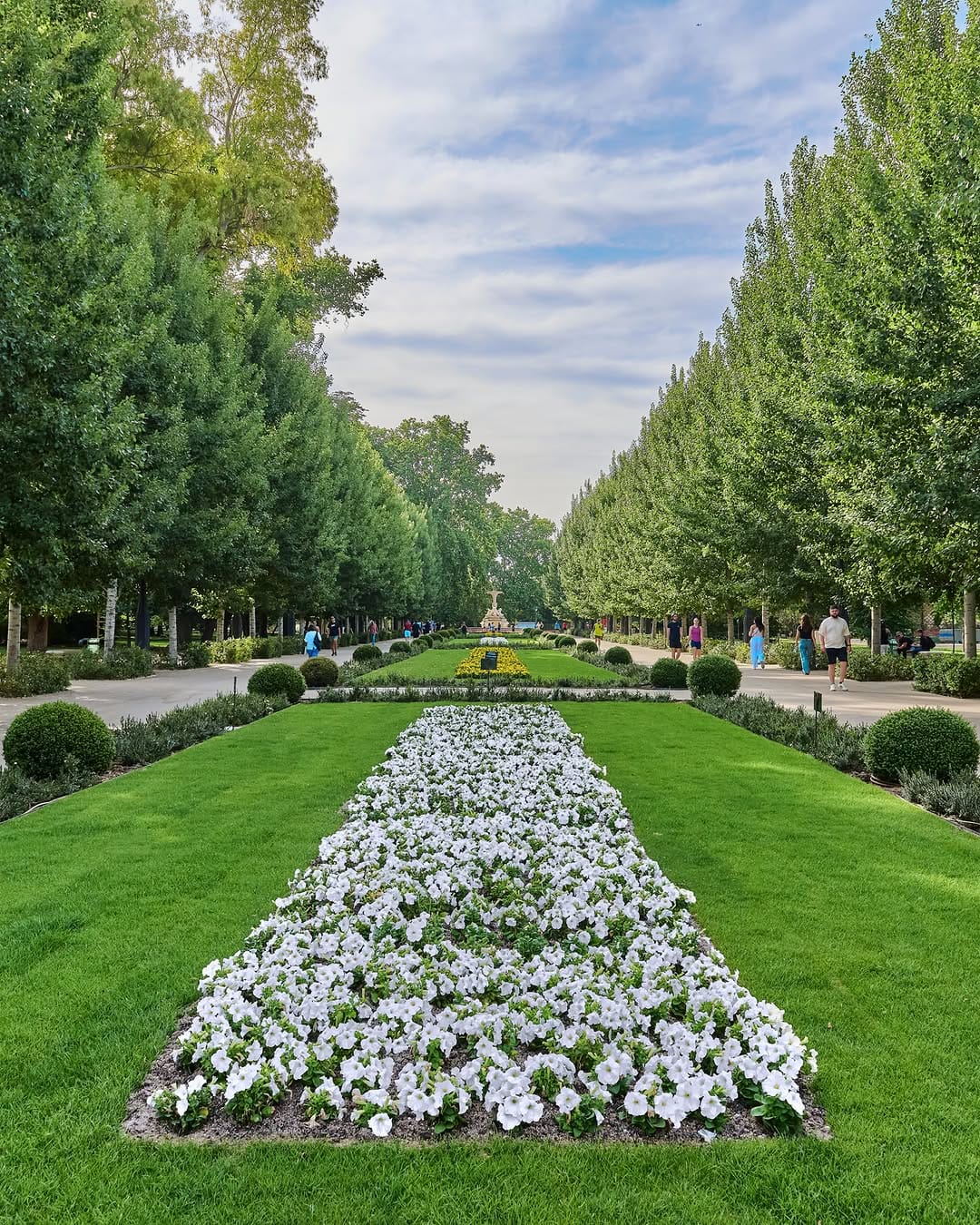 Post 1 by Parque del Retiro on Instagram (image)
