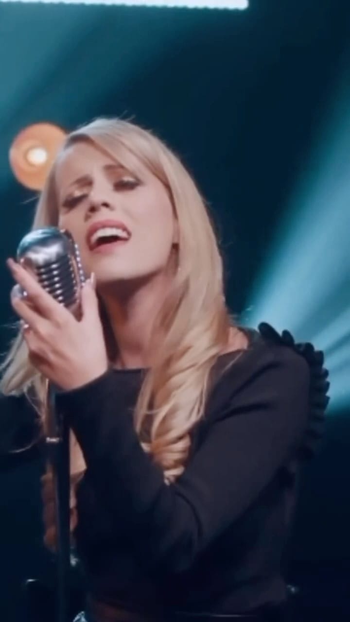 Post 10 by Karol Oliveira on Instagram (video)