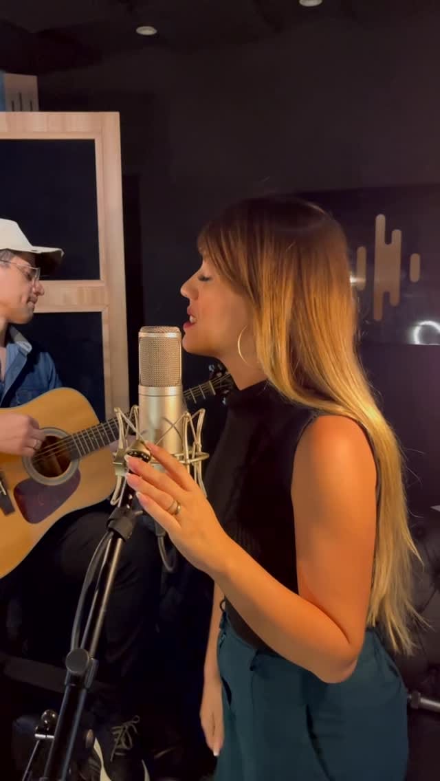 Post 5 by Karol Oliveira on Instagram (video)