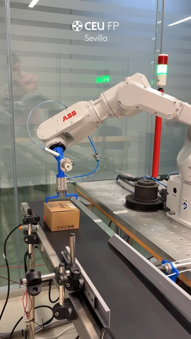 Post 7 by CEU en Andalucía on Instagram (video)