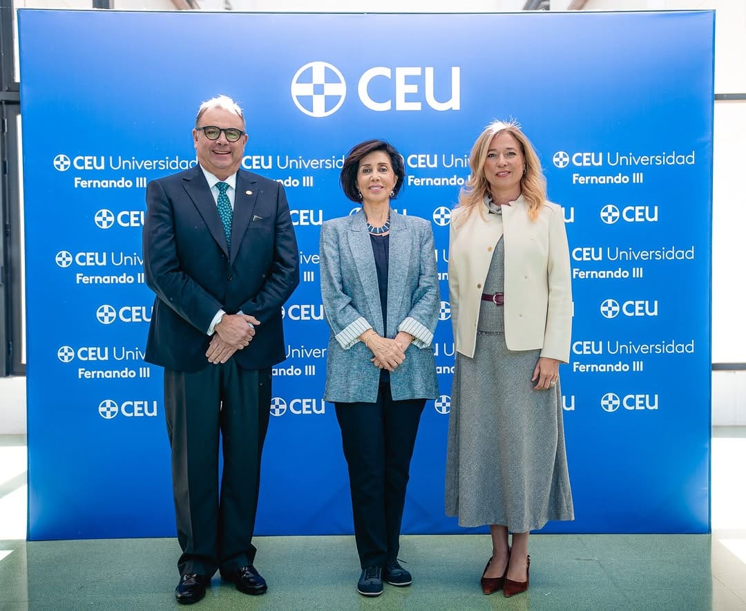 Post 5 by CEU en Andalucía on Instagram (carousel)