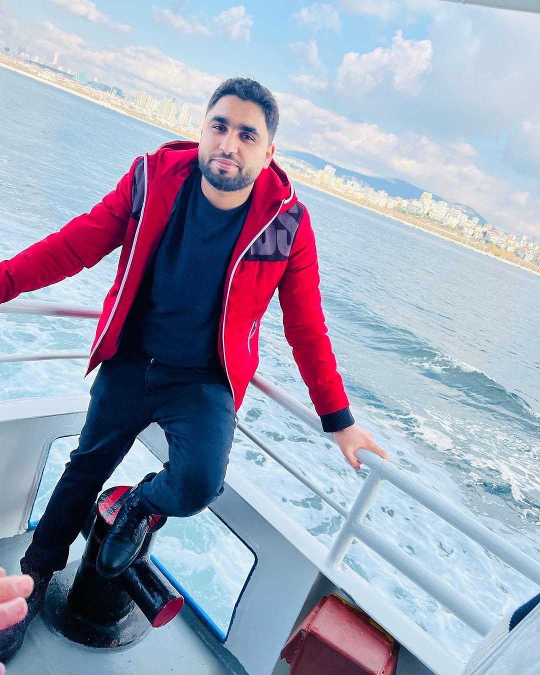 Post 4 by @mahmod199518 on Instagram (image)