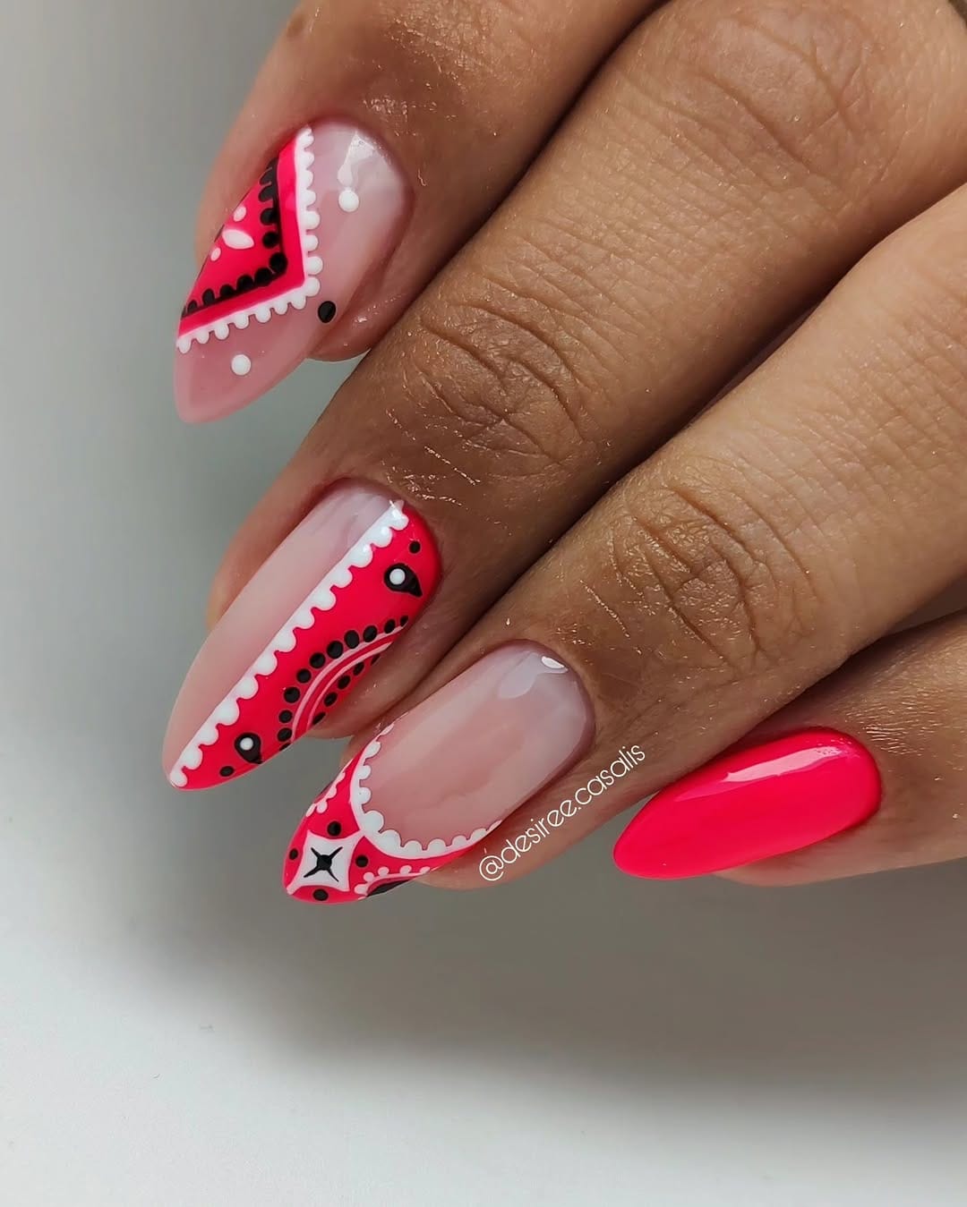 Post 1 by Desirée Casalis - Nail Artist on Instagram (image)
