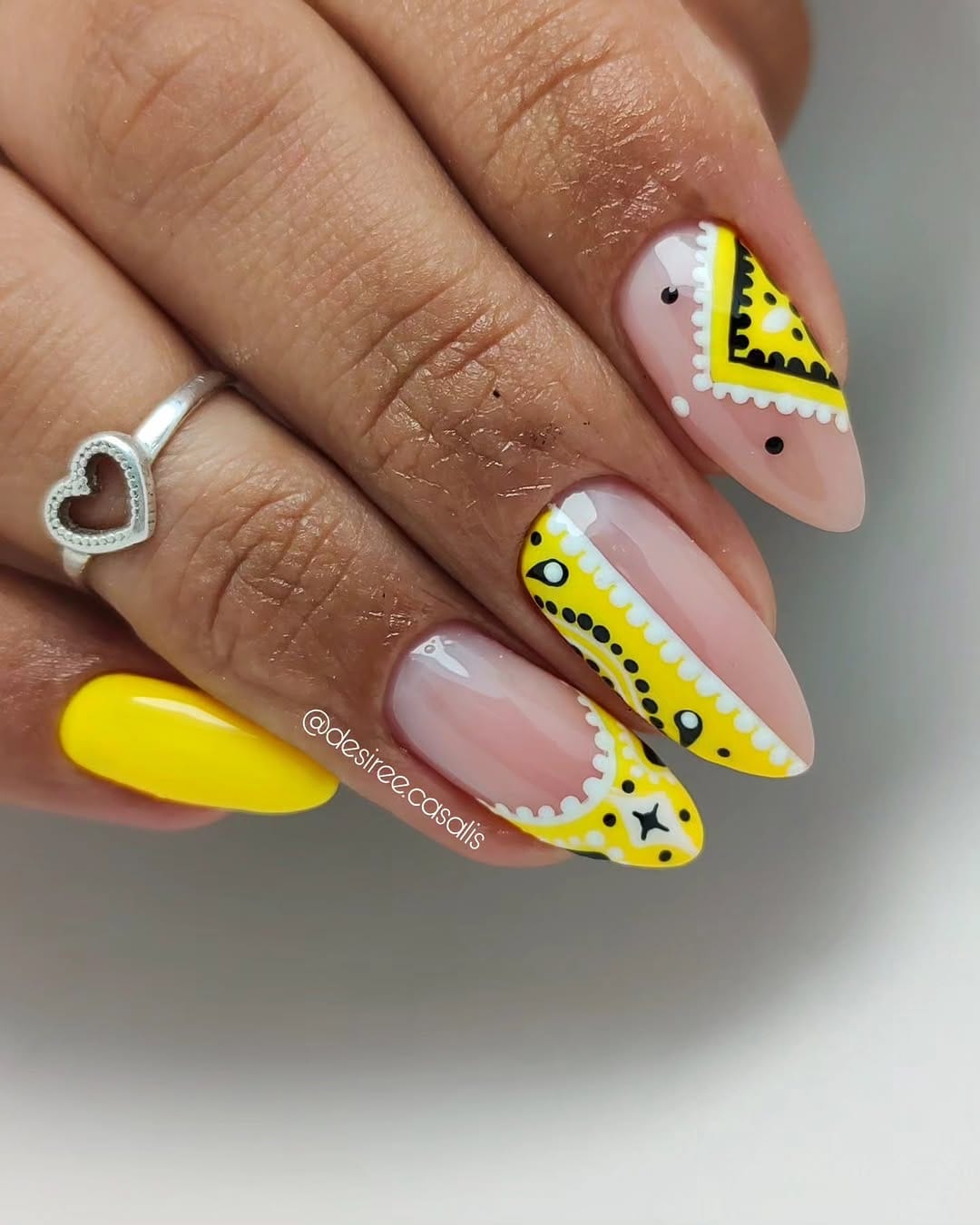 Post 2 by Desirée Casalis - Nail Artist on Instagram (image)