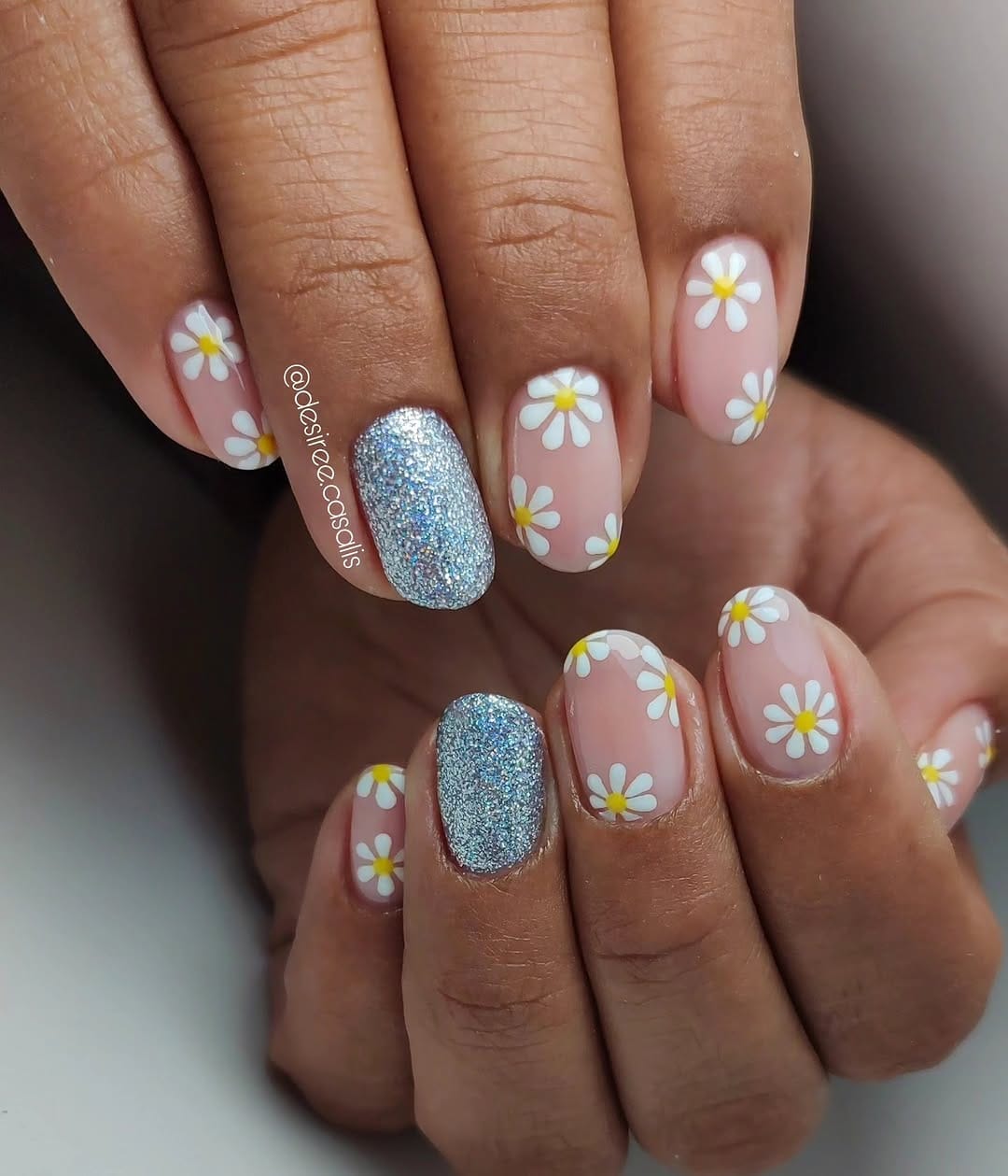 Post 9 by Desirée Casalis - Nail Artist on Instagram (image)