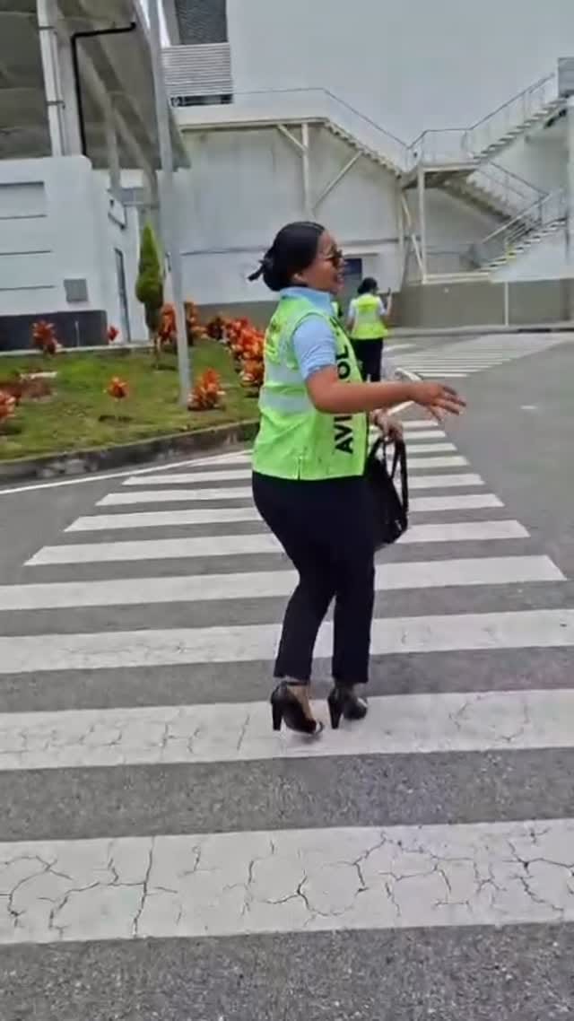 Post 4 by Escuela Aviacol on Instagram (video)