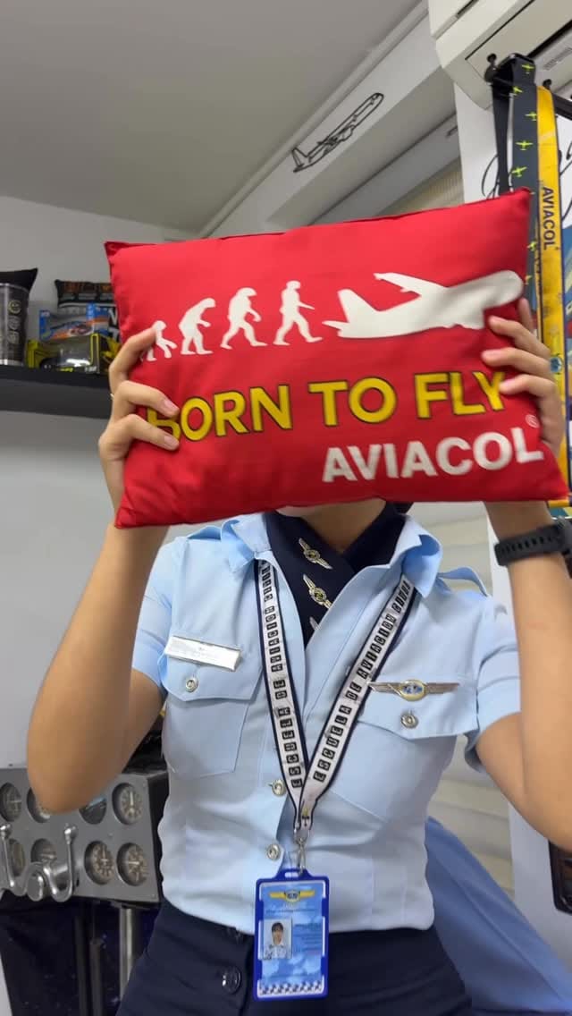 Post 6 by Escuela Aviacol on Instagram (video)