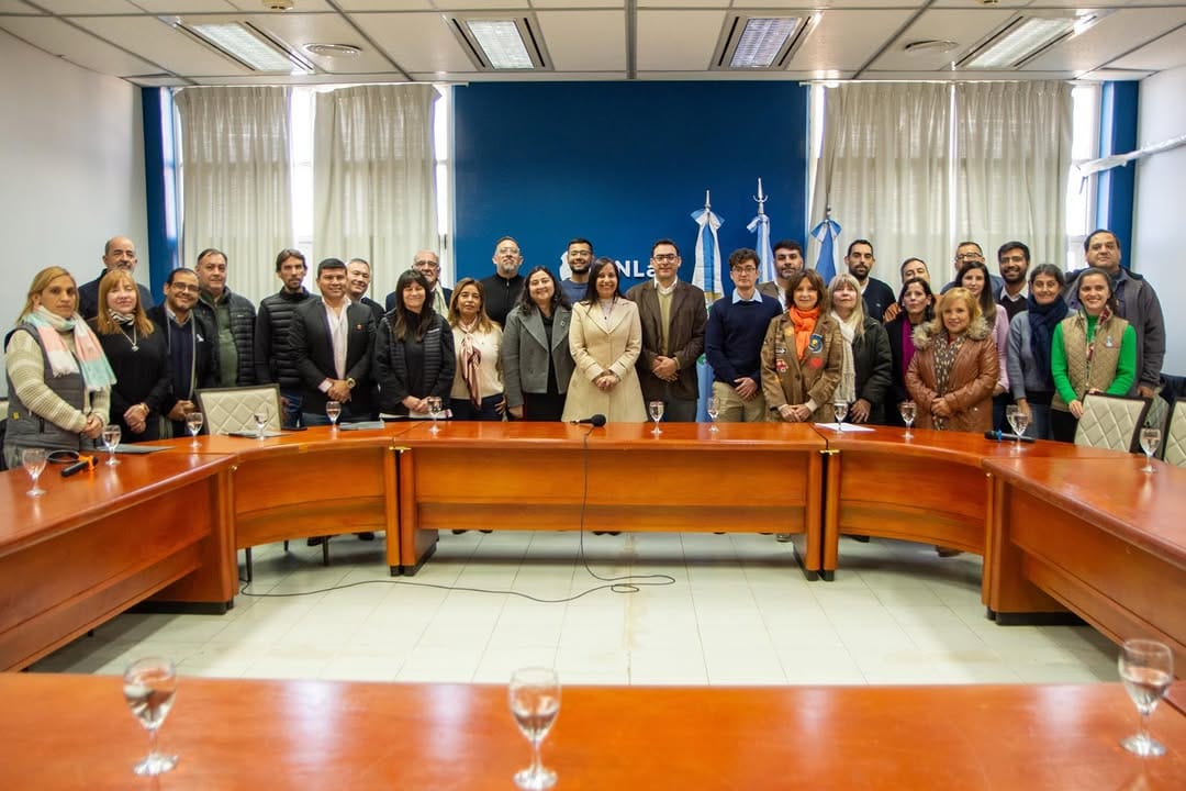 Post 5 by Universidad Nacional de La Rioja on Instagram (carousel)