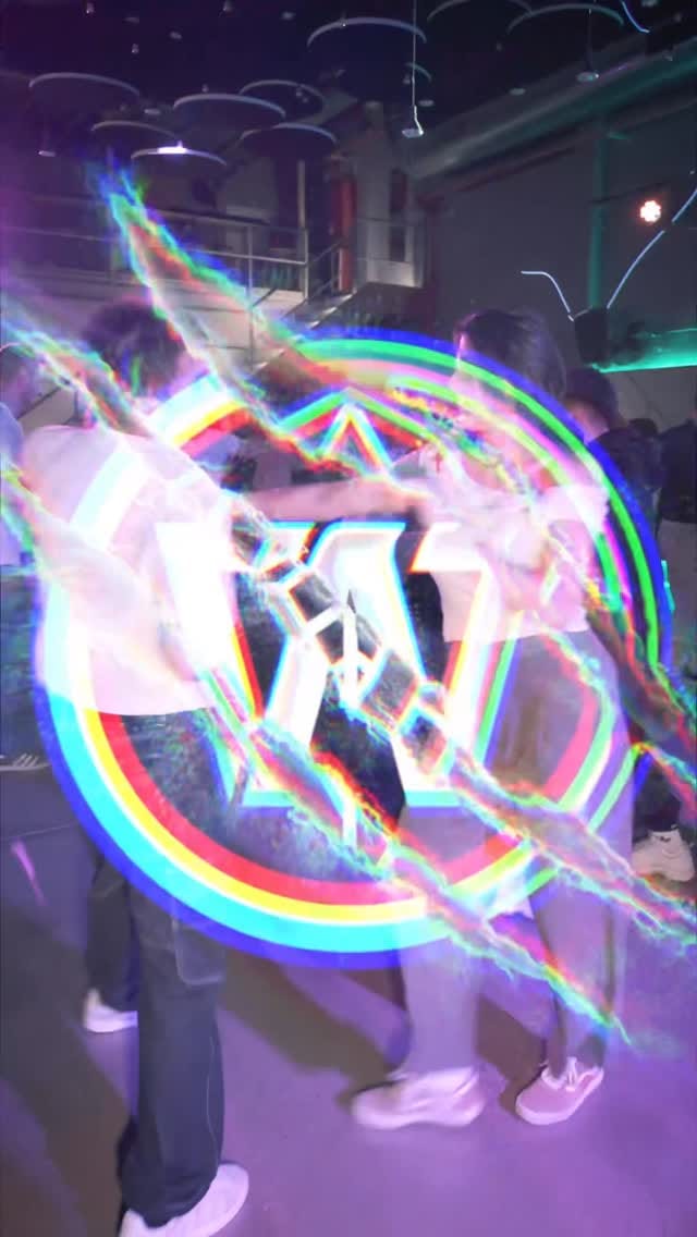 Post 6 by Camila F. on Instagram (video)