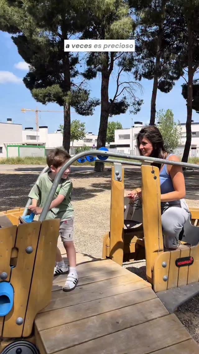 Post 3 by Camila F. on Instagram (video)