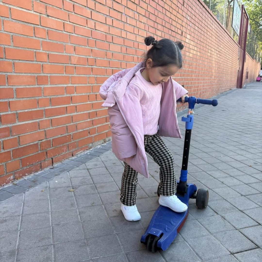 Post 3 by Esther on Instagram (carousel)