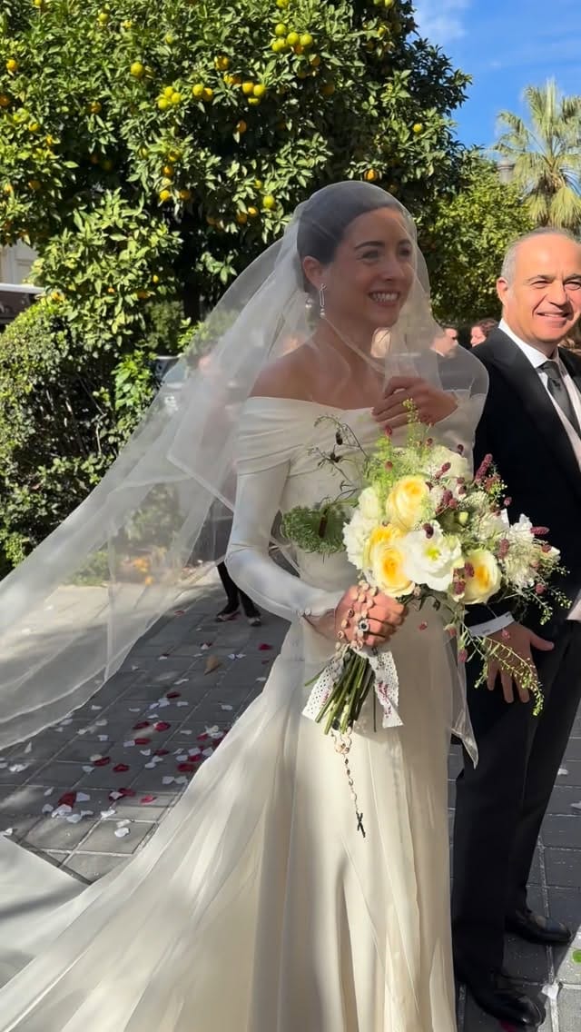 Post 8 by Novias, bodas e invitadas. on Instagram (video)