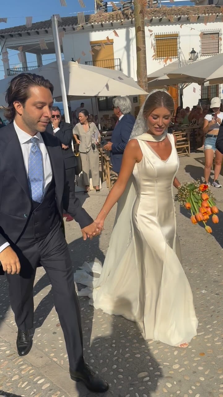 Post 10 by Novias, bodas e invitadas. on Instagram (video)