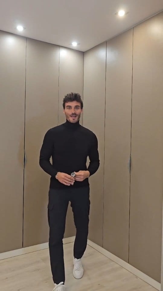Post 8 by Javier Lorenzana on Instagram (video)