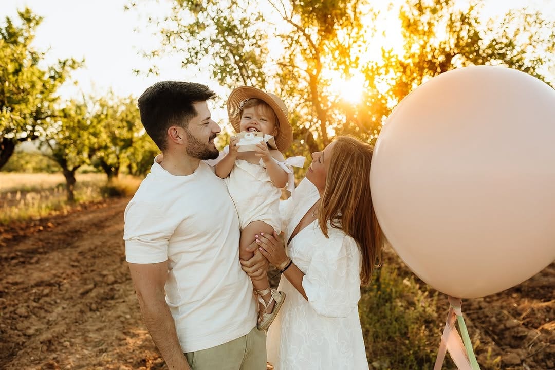 Post 10 by Fotógrafa Embarazo Barcelona | Maternity Photographer on Instagram (carousel)