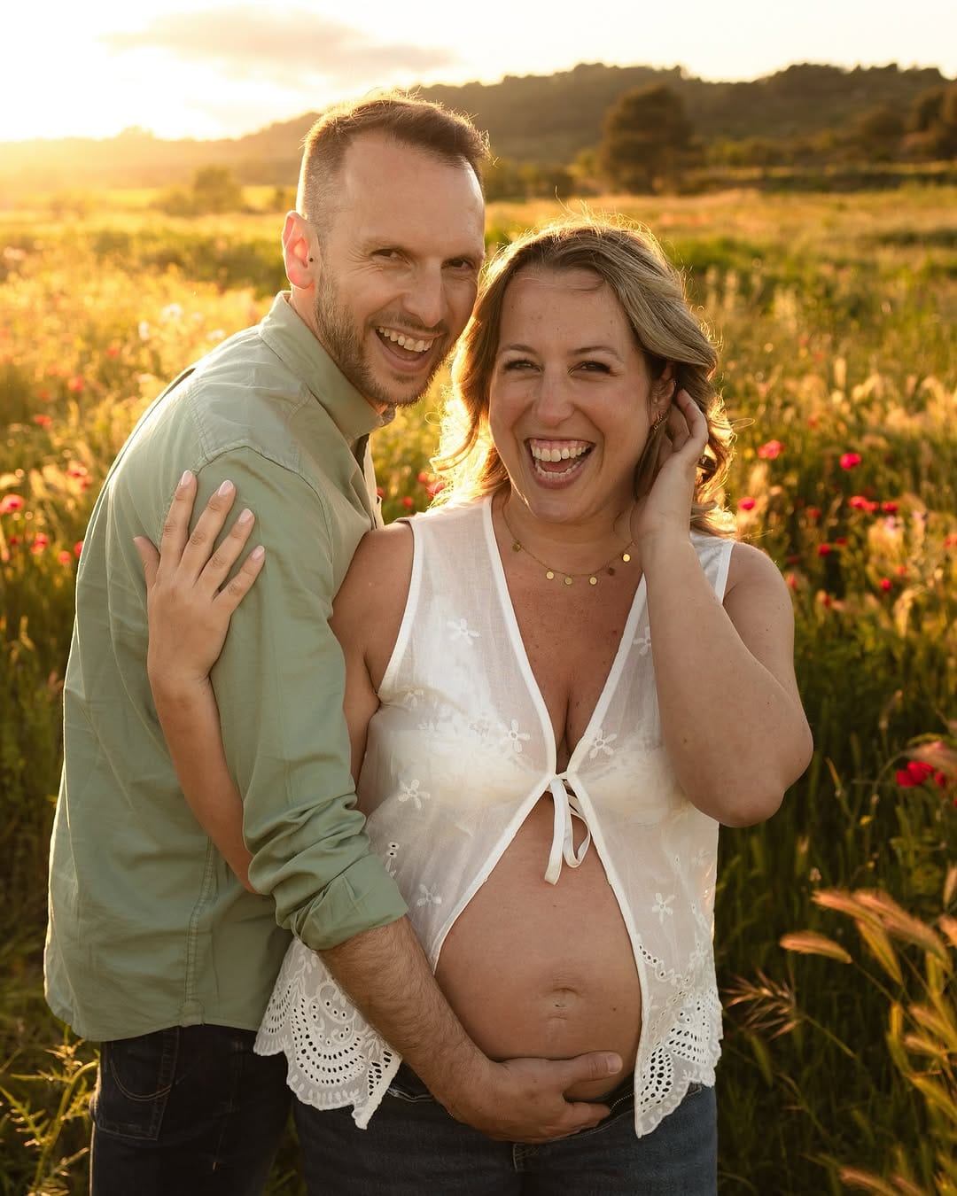 Post 5 by Fotógrafa Embarazo Barcelona | Maternity Photographer on Instagram (carousel)