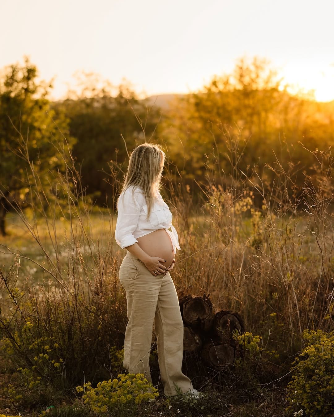 Post 7 by Fotógrafa Embarazo Barcelona | Maternity Photographer on Instagram (carousel)