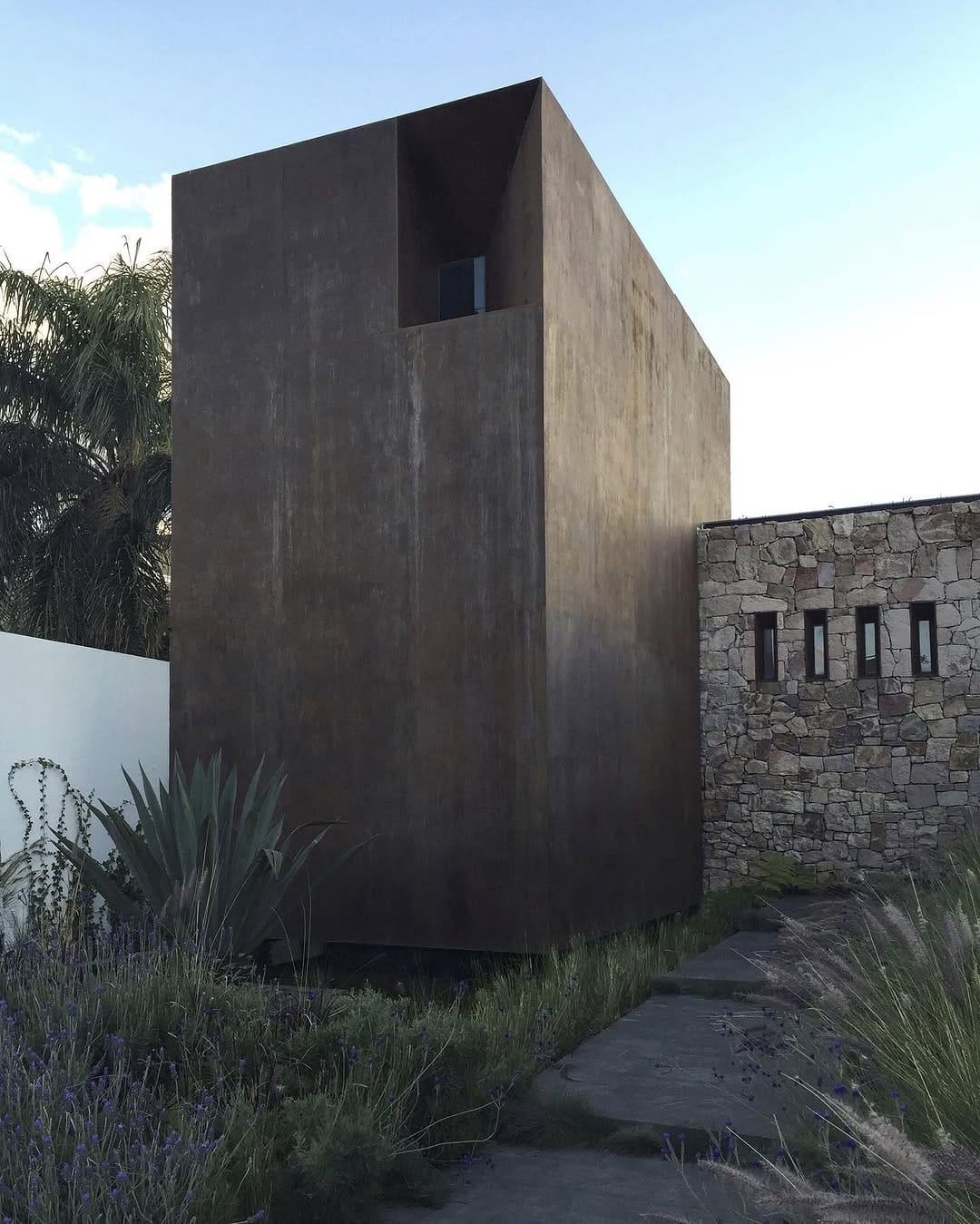 Post 9 by Kizen Studio on Instagram (image)