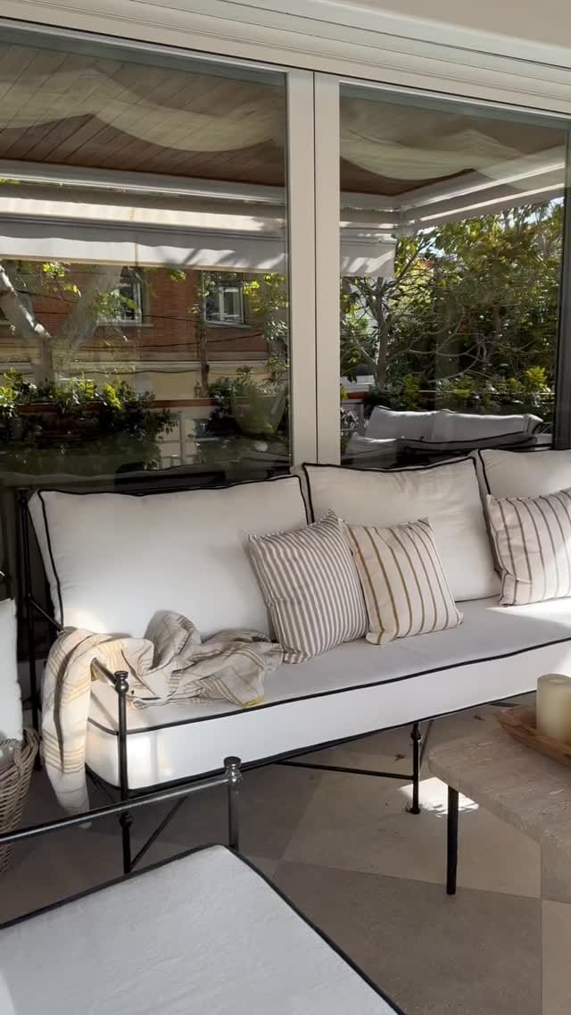 Post 6 by Livener on Instagram (video)