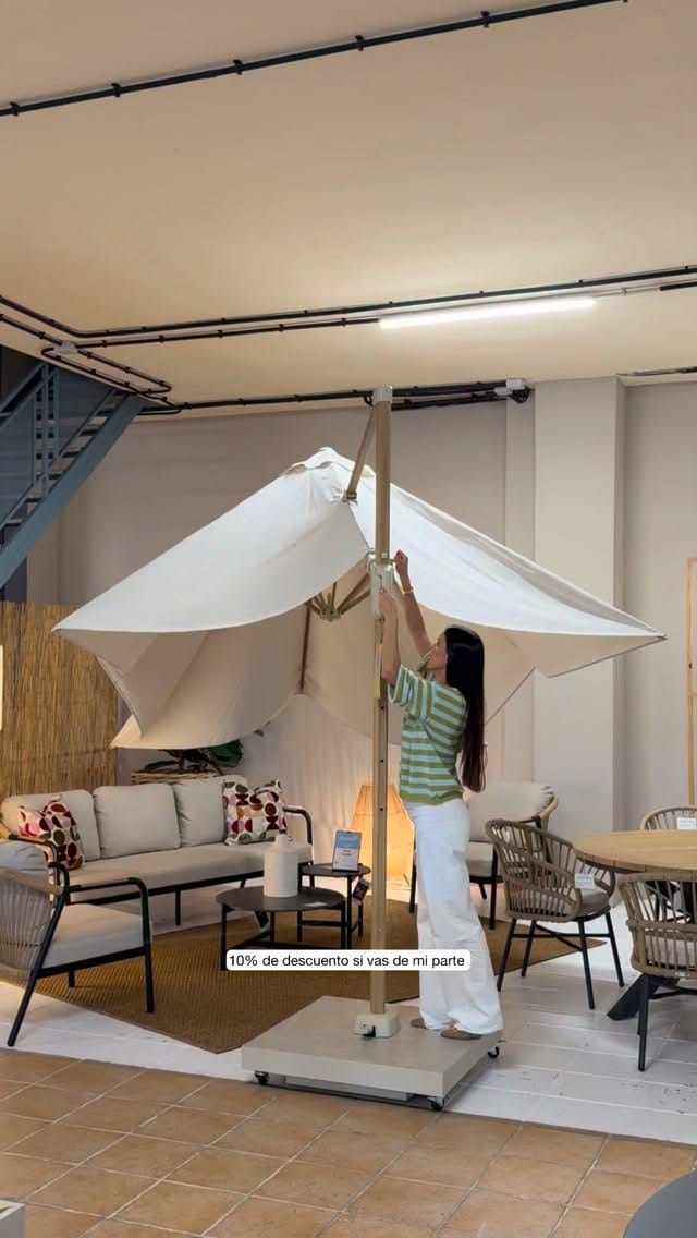 Post 1 by Vacation Rental Design on Instagram (video)